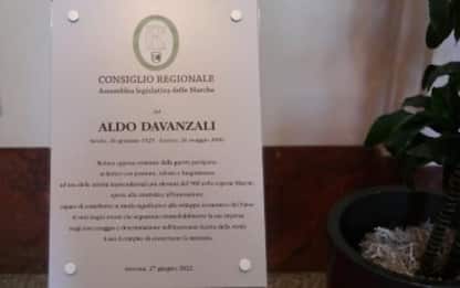 Ustica: atrio Palazzo delle Marche intitolato a Aldo Davanzali