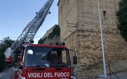 Crolla tetto chiesa sconsacrata Montappone, intervento Vvf
