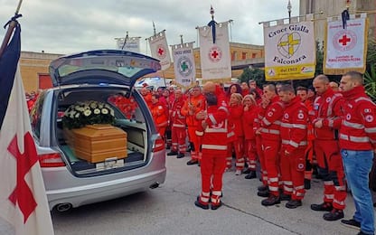 Tir schiaccia ambulanza: picchetto d'onore per autista Cri morto