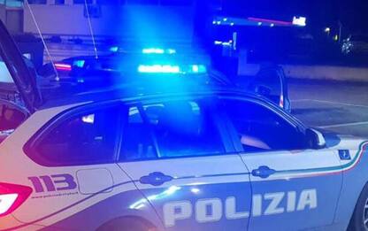 Minaccia e picchia i genitori, polizia arresta 46enne Ancona
