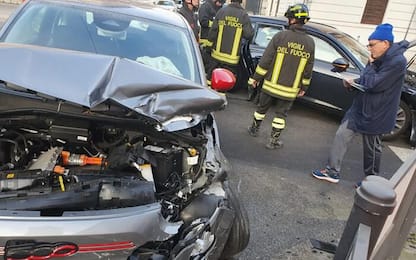 Scontro auto ad Ancona, coinvolte madre e figlia, bimba illesa