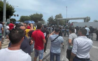 Caro-gasolio: protesta pescatori, invasa strada porto Bari