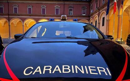 Spara da monopattino su auto parcheggiata, indagini in Salento