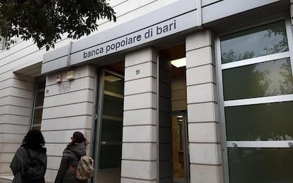 Sequestrata collezione archeologica in sede Banca Popolare Bari