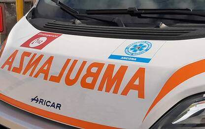 Napoli, strada murata blocca l'ambulanza: morto 67enne