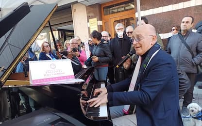 Viceministro Sisto al pianoforte a Bari per sostenere ricerca