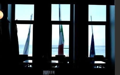 Ratzinger: bandiere a mezz'asta in Presidenza Regione Puglia