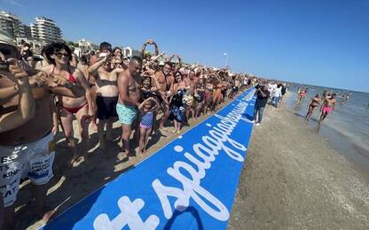 Ferragosto: Flash Mob balneari sulla spiaggia di Rimini