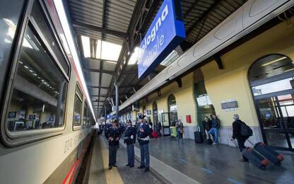 Grave un sedicenne accoltellato in stazione a Bologna