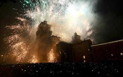 Capodanno: in 30mila a Ferrara per l'incendio del Castello