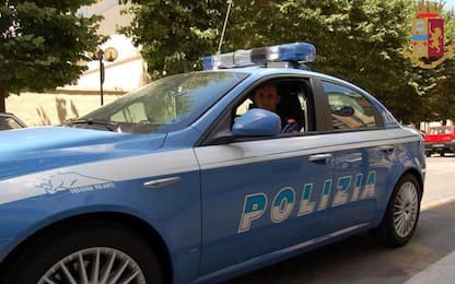Poliziotto salva bimbo da soffocamento, elogio Meloni su Twitter