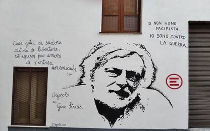 Orgosolo paese di murales omaggia Gino Strada con un dipinto