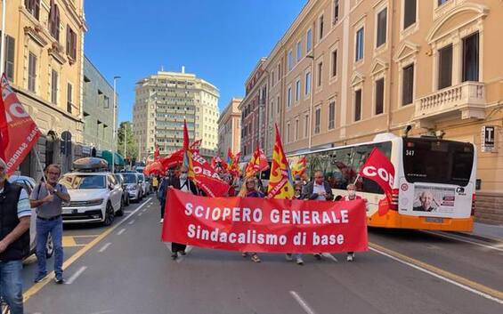 Scioperi: Corteo A Cagliari Per Scuola, Sanità E Trasporti | Sky TG24