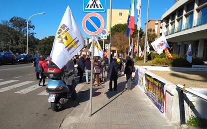 Nucleare: sit-in Comitato Sardegna, "non è energia green"
