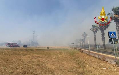 Incendi: fiamme lambiscono case e serre nel Cagliaritano