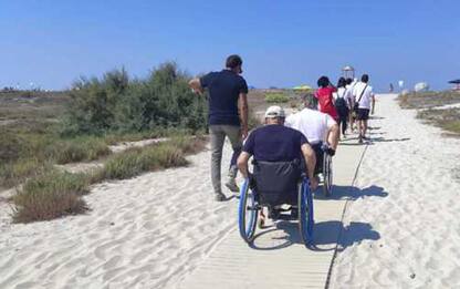Estate: spiaggia Mari Ermi diventa accessibile ai disabili