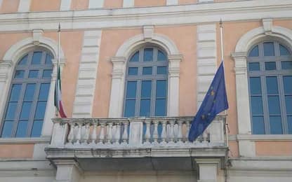 Sassoli,a mezz'asta bandiere Italia e Ue in Municipio Campobasso