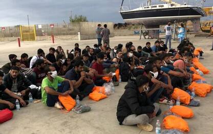 Migranti:sbarco nel porto di Roccella Ionica, arrivati in 63
