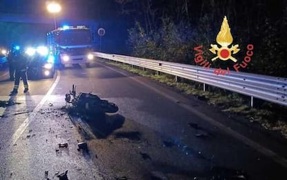 Incidenti stradali: scontro auto-moto su 107, morto 27enne