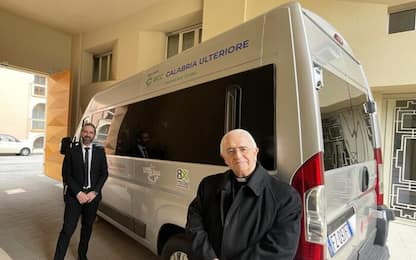 Bcc Calabria Ulteriore dona pulmino a Caritas di Oppido