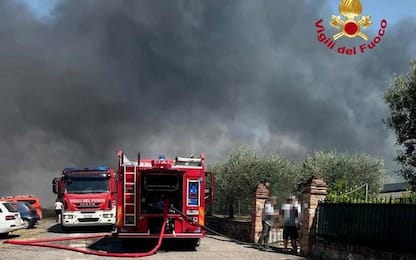 Incendi: campi di grano a fuoco in Toscana, difese case