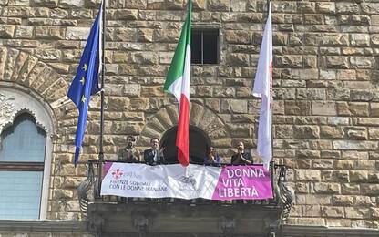 A Palazzo Vecchio striscione per solidarietà a donne Iran
