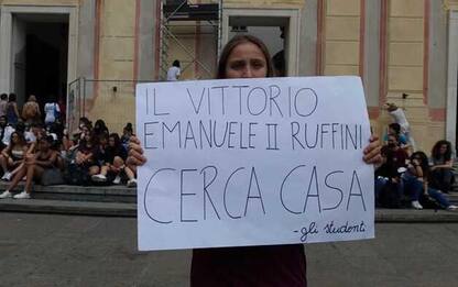 Studenti Ruffini in piazza a Genova, 'nostra scuola cerca casa'