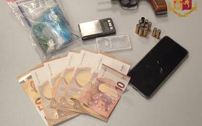 Coca in tasca e Smith & Wesson a casa, arrestato a Genova
