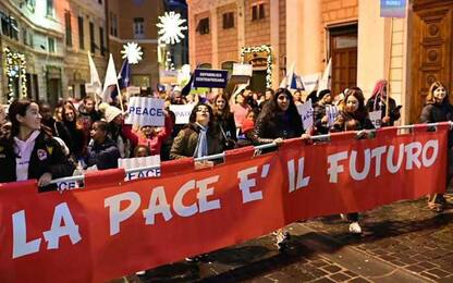 Marcia della Pace a Genova, in 2 mila scendono in piazza