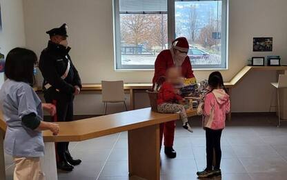 Carabinieri Trento: Babbo Natale in visita a protonterapia
