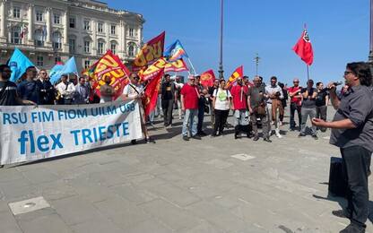 Flex: presidio in piazza a Trieste, 'esuberi irricevibili'