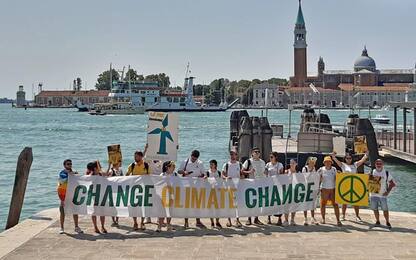 Flash mob Legambiente a Venezia pro clima ed energia pulita