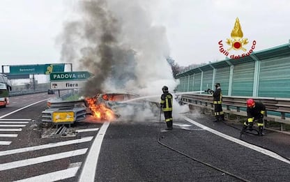 Incidenti stradali: auto in fiamme dopo scontro a Padova Est