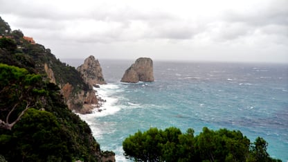 Gommone finisce sugli scogli a Capri, nessun ferito