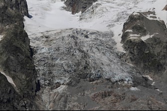Il ghiacciaio di Planpincieux (circa 500.000 metri cubi) situato tra i 2.600 e i 2.800 metri di quota, che sta scivolando a valle a causa dello sbalzo di temperature degli ultimi giorni, Courmayeur, 6 Agosto 2020. ANSA/FONDAZIONE MONTAGNA SICURA