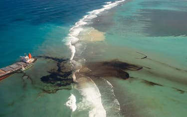 Mauritius, è disastro ambientale: foto e video
