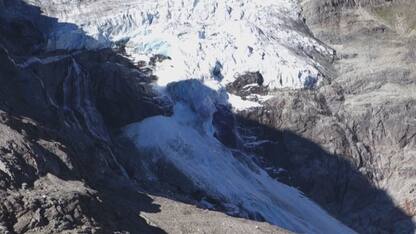 Svizzera, crolla ghiacciaio a causa delle alte temperature. IL VIDEO