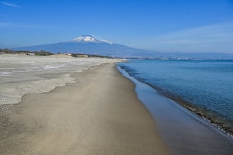 CATANIA, ITALY - APRIL 13: Playa beach empty on Easter Monday n April 13, 2020 in Catania, Italy. The beach is usually very popular with the people of Catania on sunny days. In the background the volcano Etna still with snow. Easter celebrations go on throughout Italy which remains still in lockdown due to the Coronavirus Covid-19 epidemic.  (Photo by Fabrizio Villa/Getty Images)
