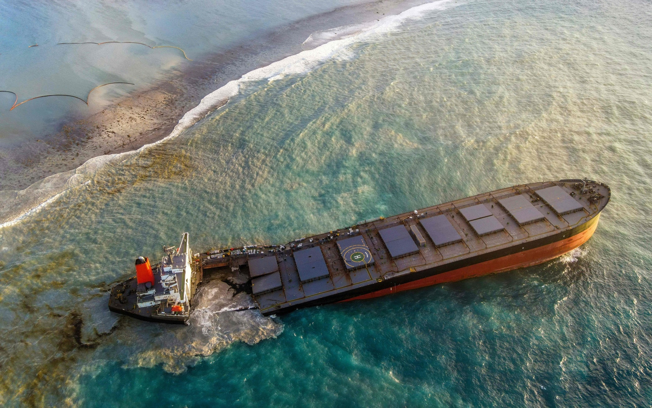 La nave incagliata alle Mauritius - ©Getty