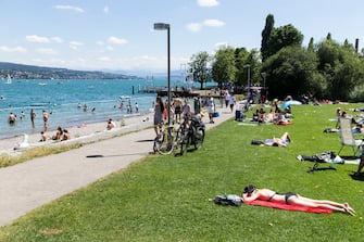 ZURICH, SWITZERLAND - JULY 12: People relax on a Sunday at Lake Zurich during the coronavirus pandemic on July 12, 2020 in Zurich, Switzerland. Switzerland has largely lifted most of its coronavirus lockdown measures and has so far registered approximately 33,000 infections. (Photo by Christian Ender/Getty Images).