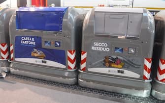 Rifiuti: cassonetti e bidoni per la raccolta differenziata della spazzatura a Ecomondo Key Energy, la fiera della green economy di Rimini. 7 novembre 2018. ANSA/STEFANO SECONDINO