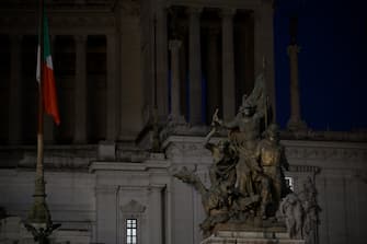 LÕAltare della Patria a luci spente in occasione di "M'illumino di menoÓ, la Giornata del risparmio energetico e degli stili di vita sostenibili. Roma, 26 marzo 2021. ANSA/CLAUDIO PERI