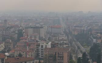 Bergamo Qualita dell'aria pm 10 inquinamento Bergamo Qualita dell'aria pm 10 inquinamento Vista dalle mura città bassa
20/01/2021 Tiziano Manzoni/ANSA