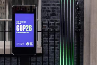 LONDON, ENGLAND - NOVEMBER 03: A green LED arch installed at number 10 Downing Street to mark COP26 on November 03, 2021 in London, England. (Photo by Dan Kitwood/Getty Images)