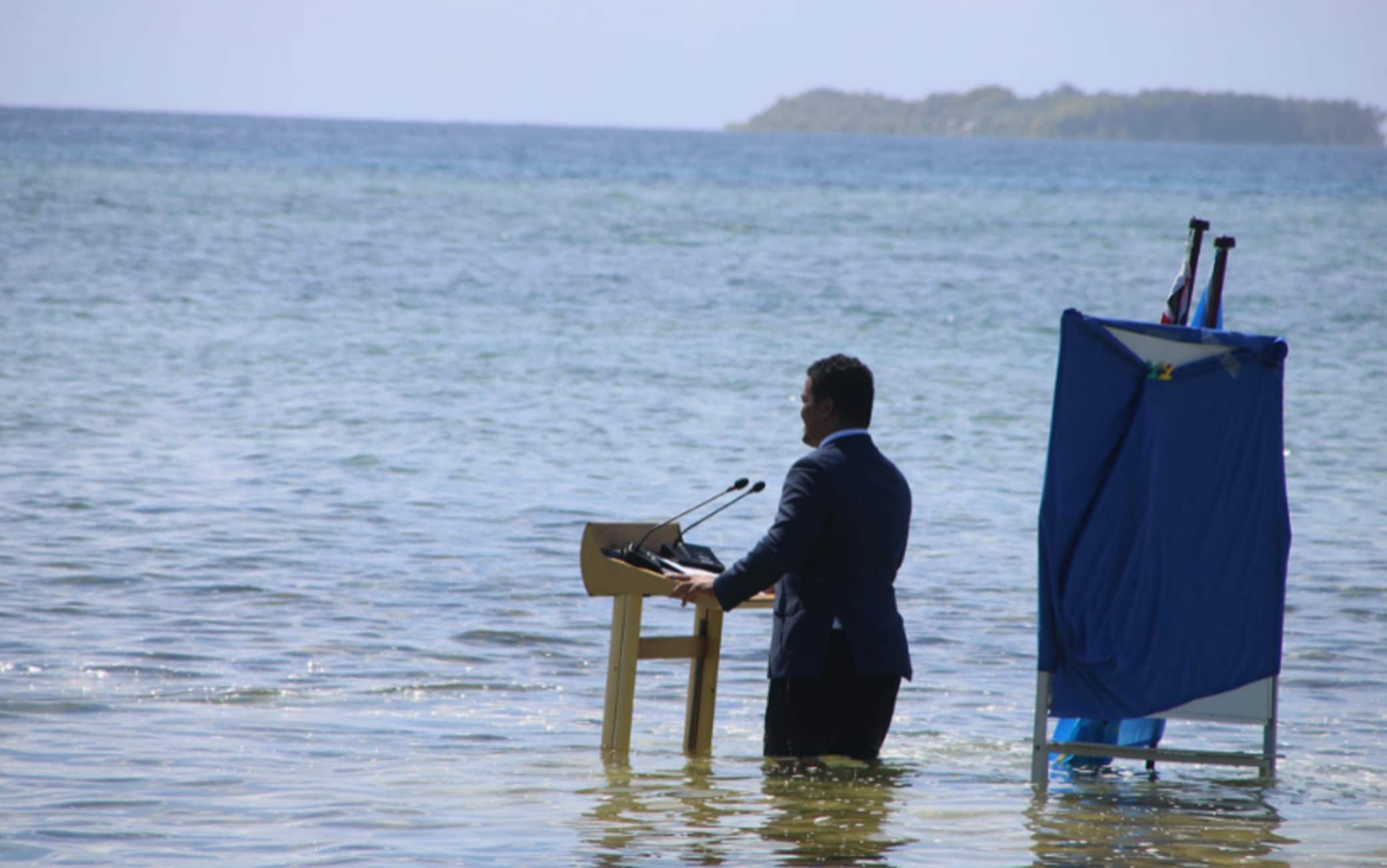 ministro delle tuvalu fa appello immerso nel mare