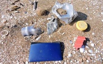 Rifiuti sulle spiagge italiane monitorate da Legambiente per l'indagine "Beach litter". ANSA/UFFICIO STAMPA - NO SALES EDITORIAL USE ONLY