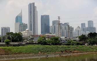epa10037727 A slum area sits near a row of skyscrapers in Jakarta, Indonesia, 28 June 2022. According to the World Bank, the COVID-19 pandemic has affected Indonesia's poverty reduction progress, causing the poverty rate to go from 9.2 percent in September 2019 to 9.7 percent recorded in September 2021.  EPA/Bagus Indahono