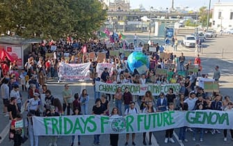'Fridays for future', in piazza per clima in 70 città, 23 settembre 2022. ANSA/US RETE DELLA CONOSCENZA +++ NPK +++ NO SALES, EDITORIAL USE ONLY +++