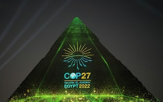 la piramide illuminata