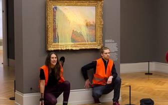 829293_001 Handout photo released on October 23, 2022 by climate mouvement Last Generation (Letzte Generation) shows activists of the group being glued underneath the painting Les Meules by French artist Claude Monet after pouring mashed potatoes on the artwork in the Barberini museum in Potsdam, Germany on October 23, 2022. Photo by Letzte Generation via ABACAPRESS.COM